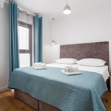 Apartment Mare's 2 *