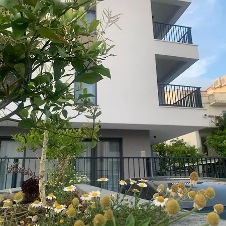 Mare's 2 Apartment